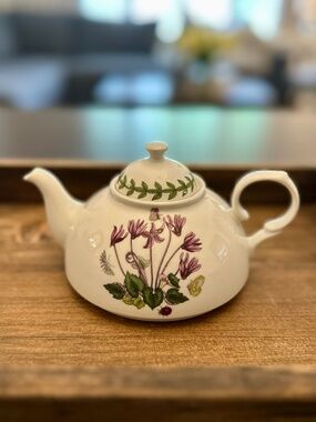 Portmeirion Botanic Garden Individual 'Tea for One’ Teapot Cyclamen Pattern